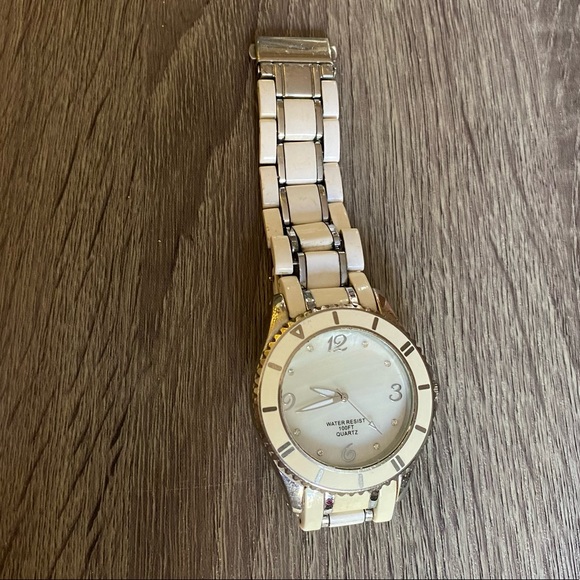 White Plastic Metal Accent Enamel Water Resistant Mother of Pearl Dial Watch - Picture 2 of 12